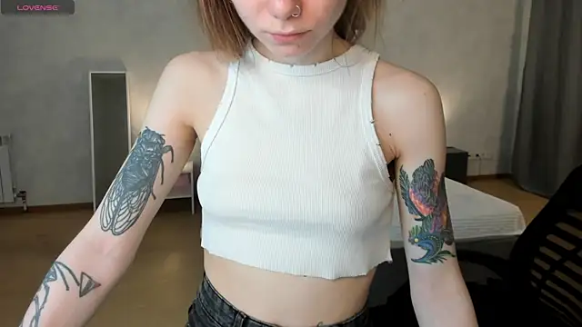 Snapshot of tattoo_art_baby chatting on 11/18/25, 01:32 tattoo art baby online show from 11/18/25, 01:32