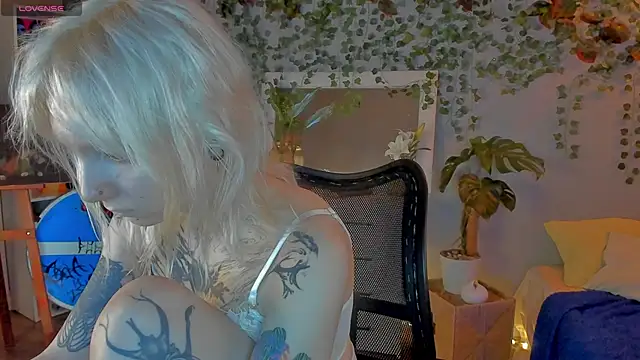 Snapshot of tattoo_art_baby chatting on 06/18/26, 01:37 tattoo art baby online show from 06/18/26, 01:37