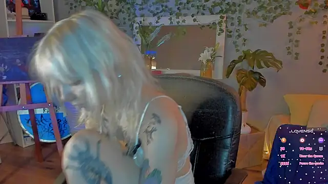 Snapshot of tattoo_art_baby chatting on 06/19/26, 01:33 tattoo art baby online show from 06/19/26, 01:33