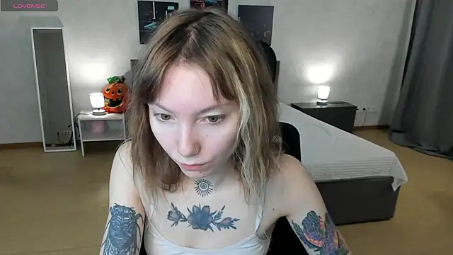 Snapshot of tattoo_art_baby chatting on 11/06/25, 01:31 tattoo art baby online show from 11/06/25, 01:31