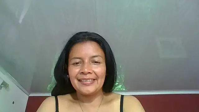 Snapshot of DianaOchoa_ chatting on 10/21/25, 07:46 DianaOchoa online show from 10/21/25, 07:46