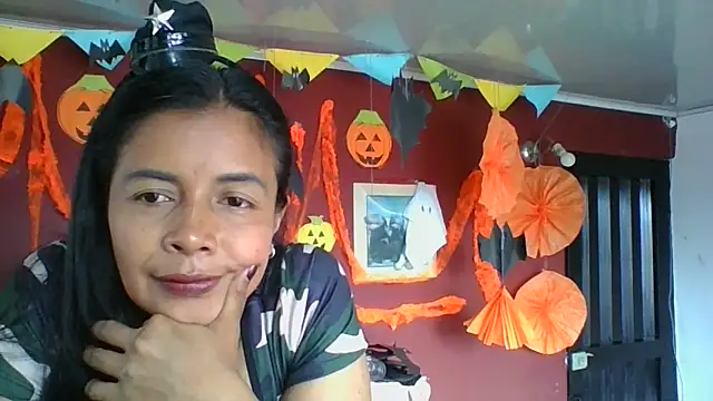 Snapshot of DianaOchoa_ chatting on 10/30/25, 07:33 DianaOchoa online show from 10/30/25, 07:33