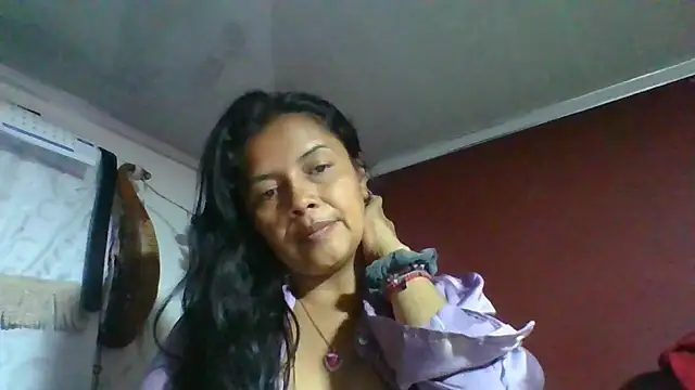 DianaOchoa  online show from 05/05/26, 02:58