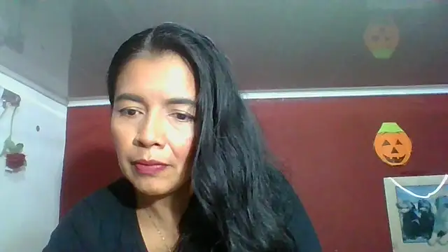 Snapshot of DianaOchoa_ chatting on 11/11/25, 04:07 DianaOchoa online show from 11/11/25, 04:07