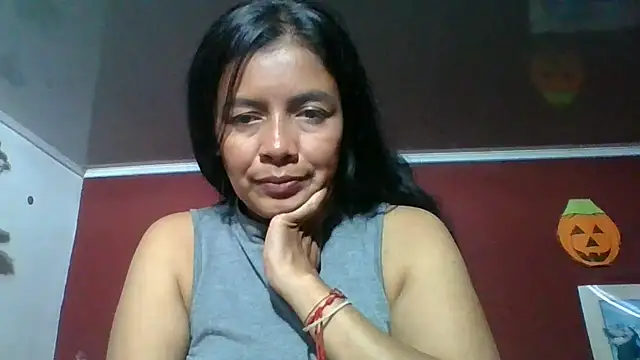 Snapshot of DianaOchoa_ chatting on 11/06/25, 03:43 DianaOchoa online show from 11/06/25, 03:43