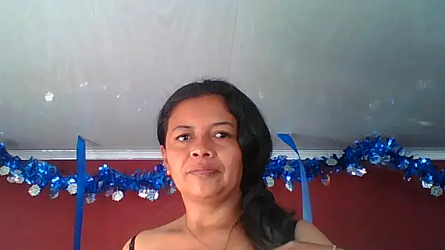 Snapshot of DianaOchoa_ chatting on 12/15/25, 12:33 DianaOchoa online show from 12/15/25, 12:33