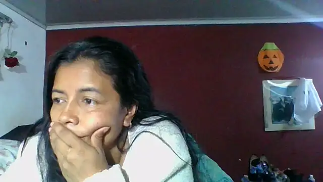 Snapshot of DianaOchoa_ chatting on 11/03/25, 05:45 DianaOchoa online show from 11/03/25, 05:45