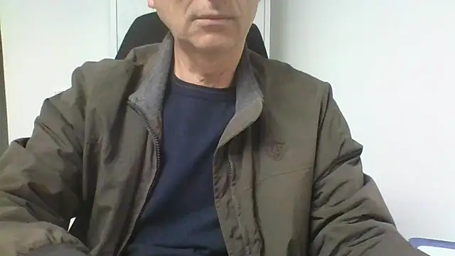 Snapshot of Sensor2000 chatting on 05/06/26, 08:29 Sensor2000 online show from 05/06/26, 08:29