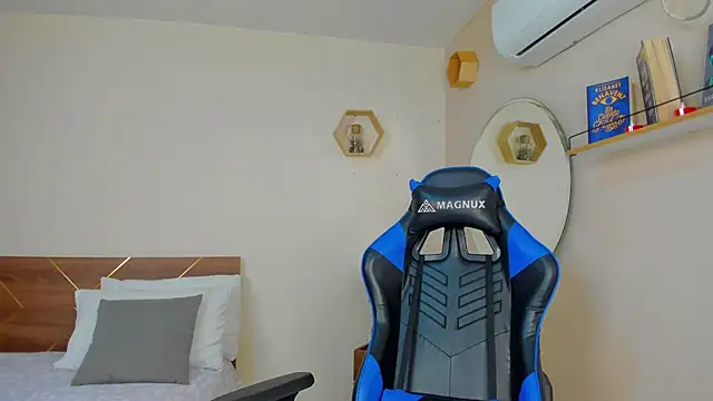 Keily-w online show from 10/23/25, 09:57