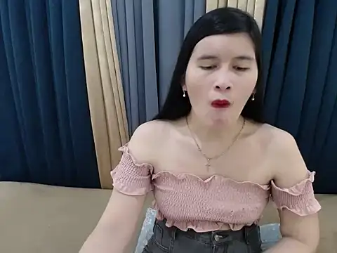 Snapshot of pinay_amaliax chatting on 10/12/25, 11:33 pinay amaliax online show from 10/12/25, 11:33