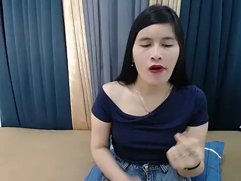 Snapshot of pinay_amaliax chatting on 11/29/25, 08:25 pinay amaliax online show from 11/29/25, 08:25