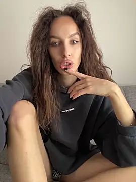 goodgirldevil online show from 11/18/25, 09:45