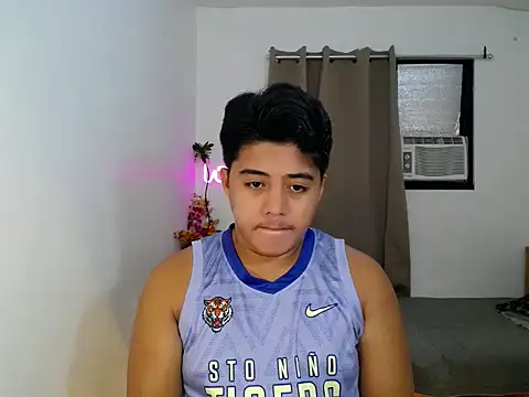 Hugecock2hundle intown online show from 11/24/25, 07:30