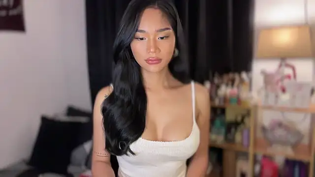 HoleeLaura online show from 10/05/25, 10:44