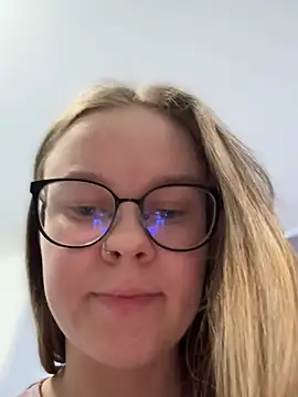 Snapshot of _CherryBloom_ chatting on 02/19/26, 10:12 CherryBloom online show from 02/19/26, 10:12