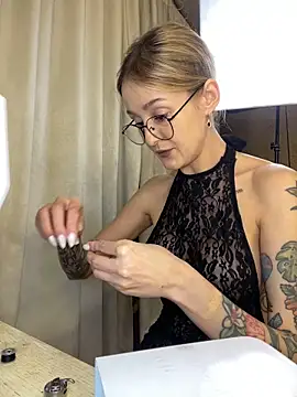 RosieBlossom online show from 12/22/25, 05:35