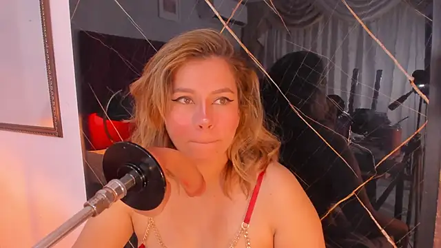 Snapshot of abby_blond_ chatting on 12/18/25, 12:09 abby blond online show from 12/18/25, 12:09