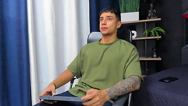 Snapshot of jaze_bradley chatting on 12/02/25, 11:23 jaze bradley online show from 12/02/25, 11:23