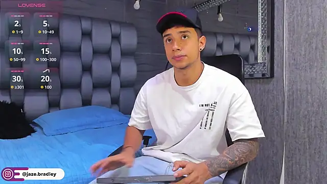 Snapshot of jaze_bradley chatting on 11/08/25, 11:47 jaze bradley online show from 11/08/25, 11:47