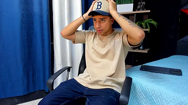 Snapshot of jaze_bradley chatting on 11/15/25, 12:20 jaze bradley online show from 11/15/25, 12:20