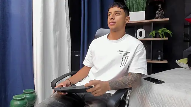 Snapshot of jaze_bradley chatting on 12/01/25, 11:22 jaze bradley online show from 12/01/25, 11:22