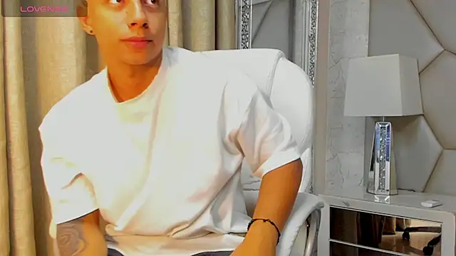 Snapshot of jaze_bradley chatting on 10/25/25, 11:31 jaze bradley online show from 10/25/25, 11:31