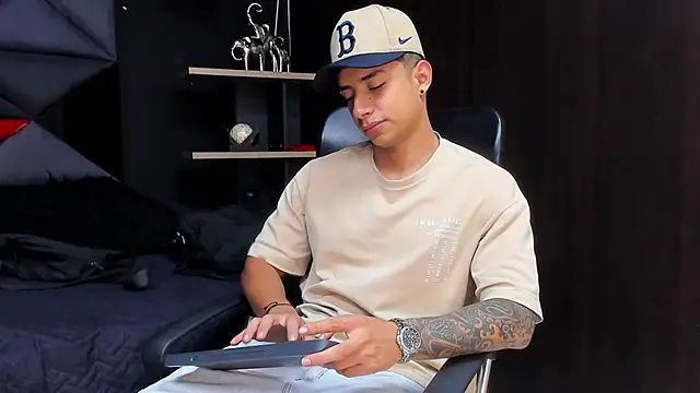 Snapshot of jaze_bradley chatting on 12/04/25, 11:31 jaze bradley online show from 12/04/25, 11:31