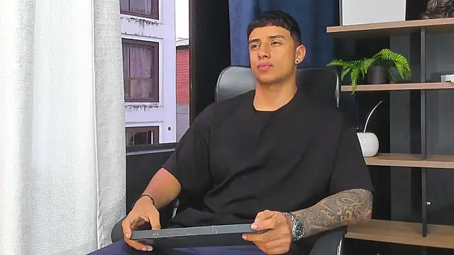 Snapshot of jaze_bradley chatting on 12/18/25, 11:14 jaze bradley online show from 12/18/25, 11:14