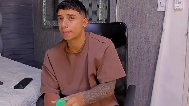 Snapshot of jaze_bradley chatting on 11/13/25, 11:36 jaze bradley online show from 11/13/25, 11:36