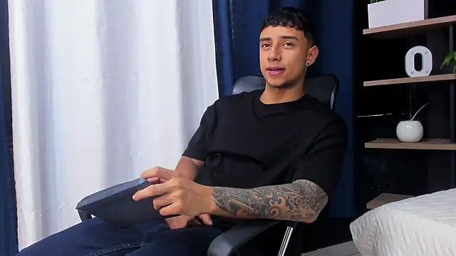 Snapshot of jaze_bradley chatting on 11/28/25, 11:32 jaze bradley online show from 11/28/25, 11:32