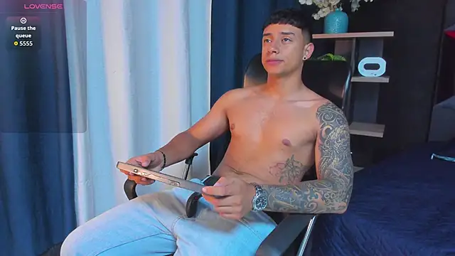 Snapshot of jaze_bradley chatting on 10/28/25, 11:42 jaze bradley online show from 10/28/25, 11:42