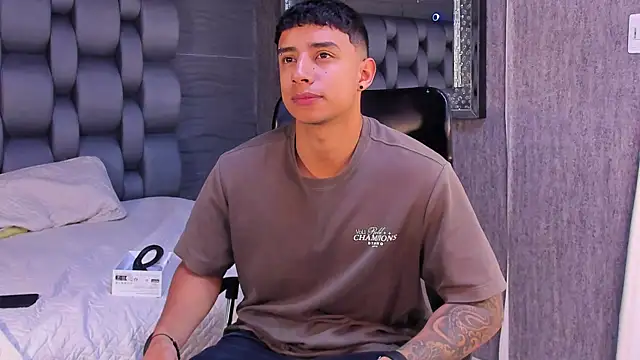 Snapshot of jaze_bradley chatting on 11/12/25, 11:36 jaze bradley online show from 11/12/25, 11:36