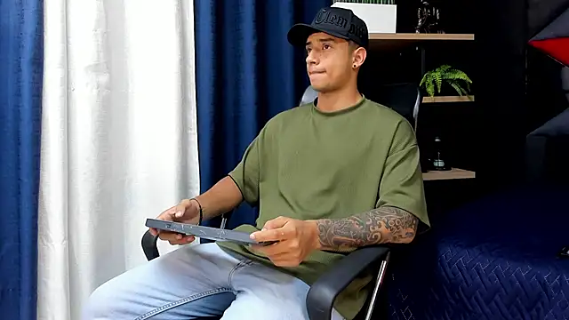 Snapshot of jaze_bradley chatting on 11/20/25, 11:33 jaze bradley online show from 11/20/25, 11:33