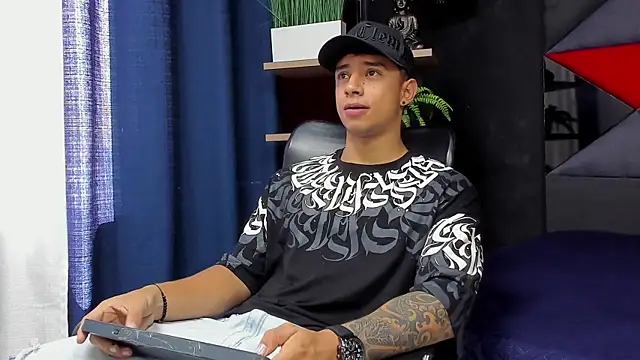 Snapshot of jaze_bradley chatting on 11/22/25, 05:12 jaze bradley online show from 11/22/25, 05:12