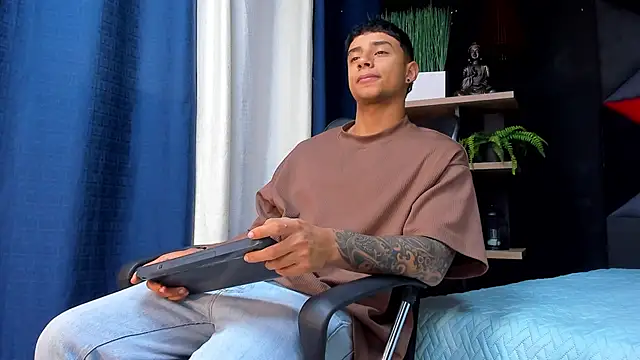 Snapshot of jaze_bradley chatting on 11/17/25, 11:36 jaze bradley online show from 11/17/25, 11:36