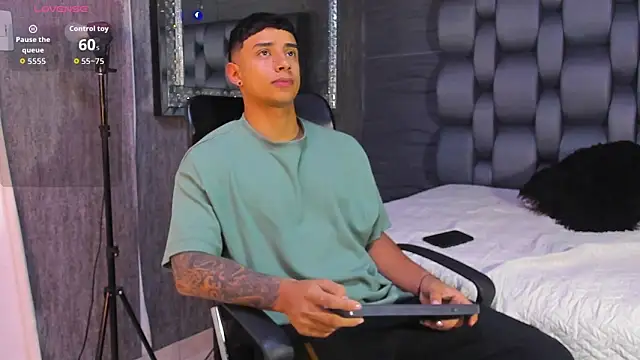 Snapshot of jaze_bradley chatting on 11/11/25, 11:27 jaze bradley online show from 11/11/25, 11:27