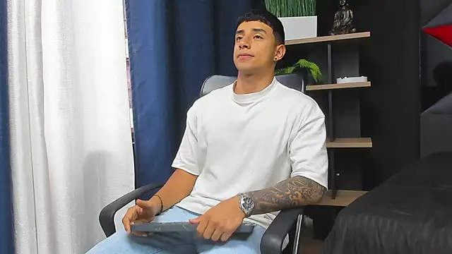 Snapshot of jaze_bradley chatting on 12/17/25, 11:26 jaze bradley online show from 12/17/25, 11:26