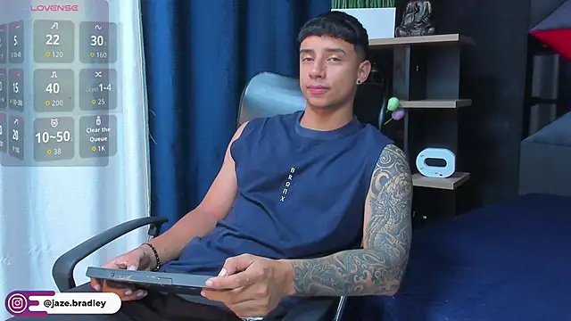 Snapshot of jaze_bradley chatting on 10/29/25, 11:20 jaze bradley online show from 10/29/25, 11:20