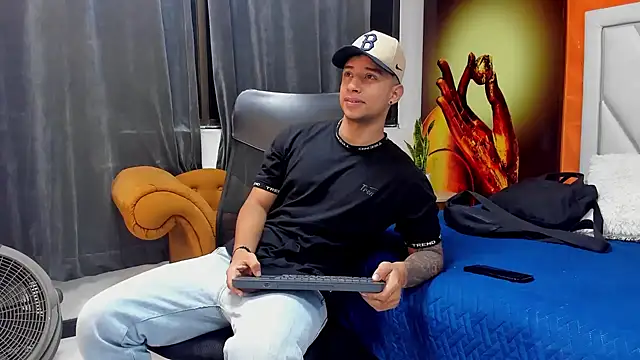 Snapshot of jaze_bradley chatting on 11/29/25, 11:32 jaze bradley online show from 11/29/25, 11:32