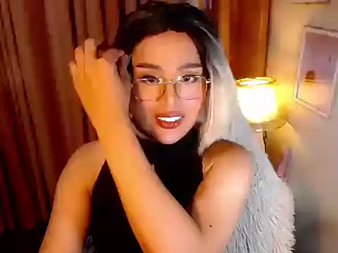 urmidnightcravingsxx online show from 04/14/26, 12:48