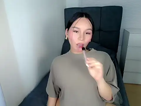 holly tabby online show from 12/21/25, 03:08