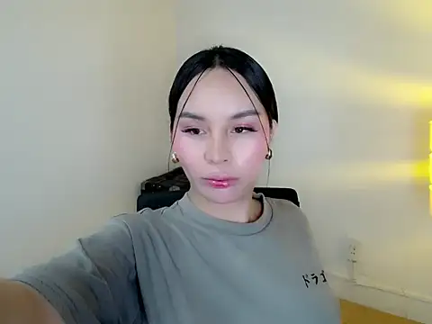 holly tabby online show from 06/25/26, 08:58