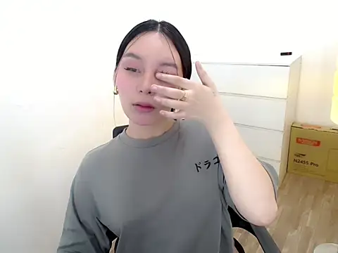 holly tabby online show from 11/15/25, 07:18