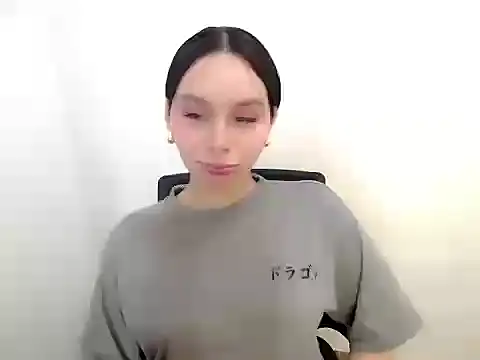 holly tabby online show from 10/31/25, 12:18