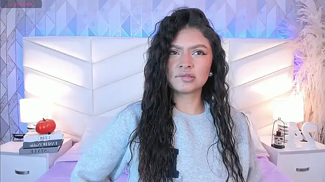 Snapshot of victoria___jonnes chatting on 10/06/25, 12:17 victoria jonnes online show from 10/06/25, 12:17