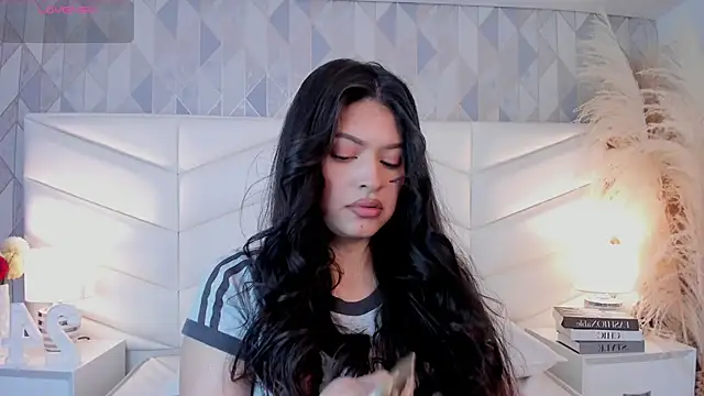 Snapshot of victoria___jonnes chatting on 09/24/25, 12:22 victoria jonnes online show from 09/24/25, 12:22