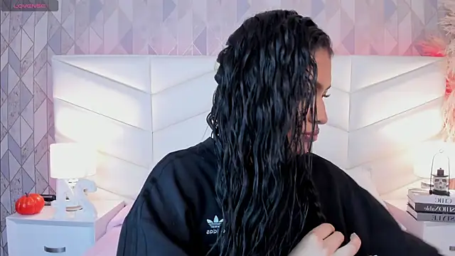 Snapshot of victoria___jonnes chatting on 10/05/25, 12:29 victoria jonnes online show from 10/05/25, 12:29