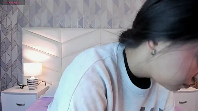 Snapshot of victoria___jonnes chatting on 09/17/25, 12:51 victoria jonnes online show from 09/17/25, 12:51