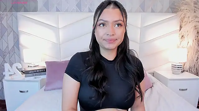 Snapshot of victoria___jonnes chatting on 09/26/25, 12:34 victoria jonnes online show from 09/26/25, 12:34