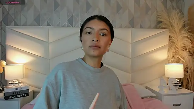 Snapshot of victoria___jonnes chatting on 09/18/25, 12:41 victoria jonnes online show from 09/18/25, 12:41